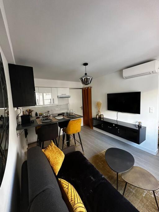 Apartmán Joli F2, 7 Min De La Gare Cannes Exteriér fotografie